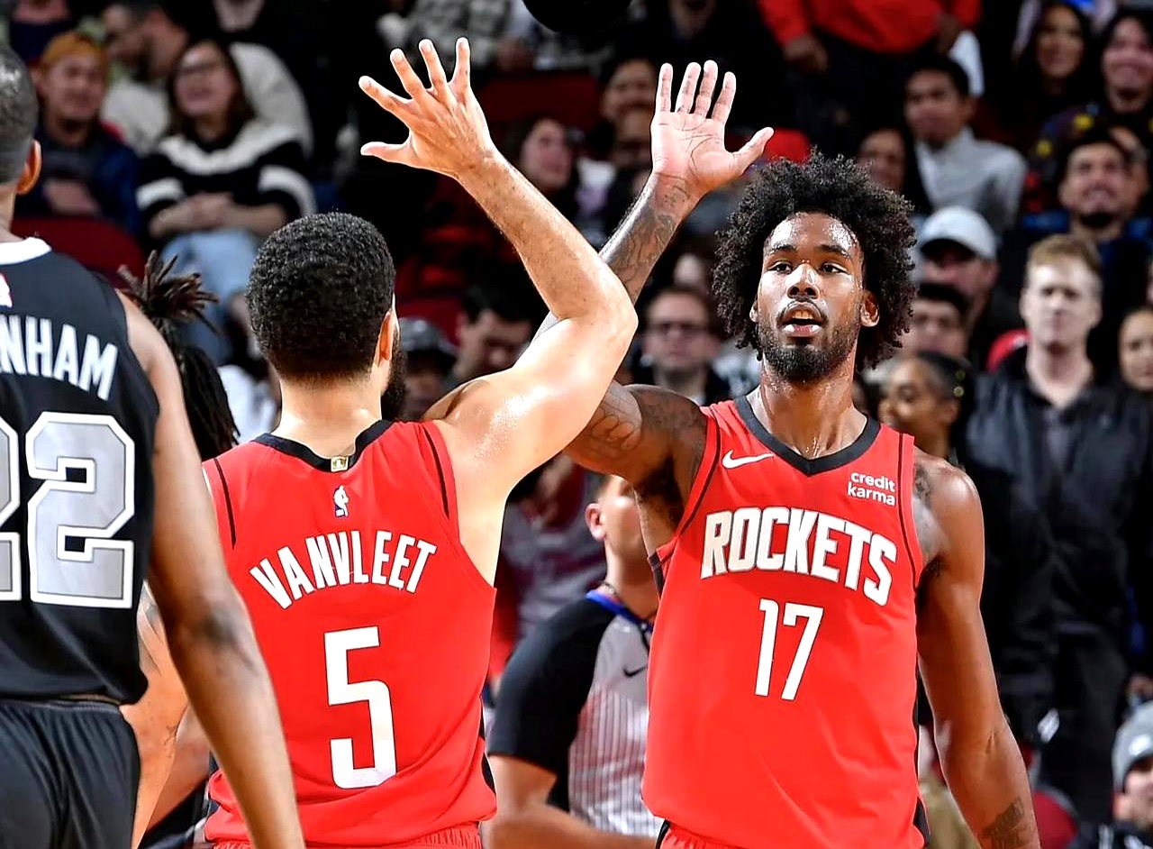 范德芬：伊萨克是最难对付的对手，他是非常全面的顶级球员（范德芬称伊萨克为最难缠对手：全面且顶级的球员）