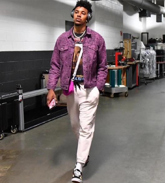 记者：汪士钦这张红牌就是多年来中国足球陋习的真实写照（记者：汪士钦染红，恰是中国足球多年积弊的缩影）