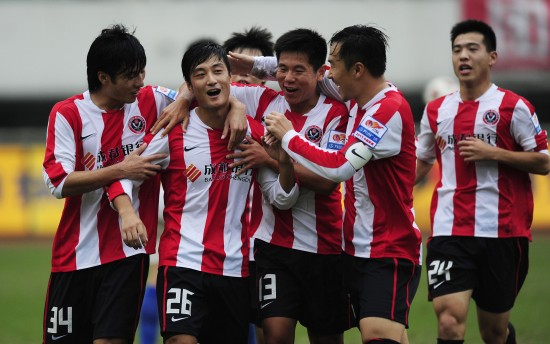 上半场奇兵！焦海龙半场7中6得到15分4篮板（焦海龙化身奇兵，半场7投6中拿下15分4篮板）