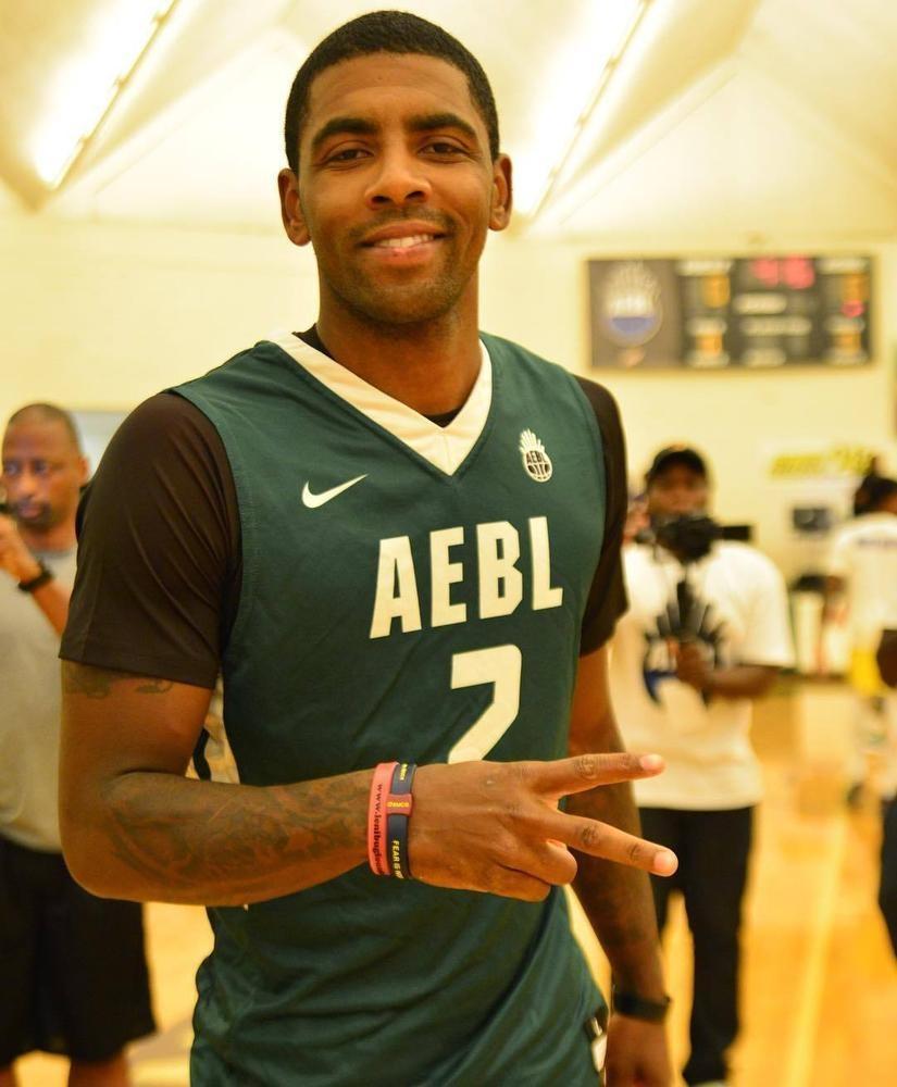 连续两赛季带不同球队欧战做客安菲尔德，阿隆索成历史第三人（阿隆索连续两季率不同球队欧战作客安菲尔德，成史上第三人）