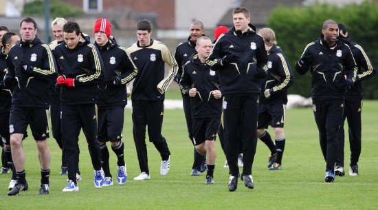 前锋突破造点，射门造成点球机会（前锋突入禁区造点，射门逼出点球）