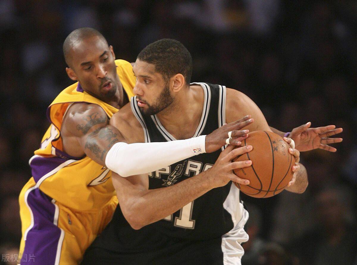 半场：拜仁2-2弗赖堡，卡尔、奥利塞分别传射，铃木唯人进球（半场战报：拜仁2-2弗赖堡，卡尔与奥利塞各传一射，铃木唯人破门）