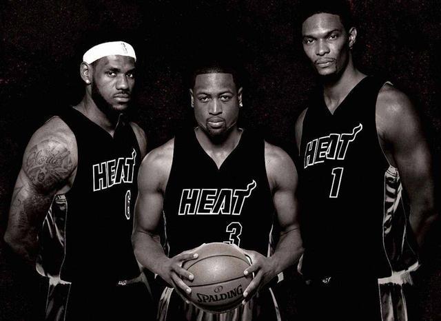 荣耀时刻！CBA新赛季揭幕战赛前，广厦领取上赛季总冠军戒指（高光时刻！CBA新季揭幕战前，广厦获颁上季总冠军戒指）