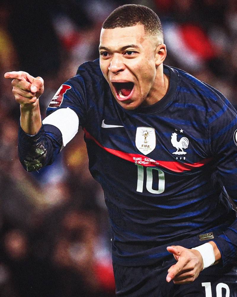 塞维利亚德比前双方极端球迷发生冲突，爆发斗殴并投掷焰火（塞维利亚德比前夕，双方极端球迷对峙升级为斗殴并投掷焰火）