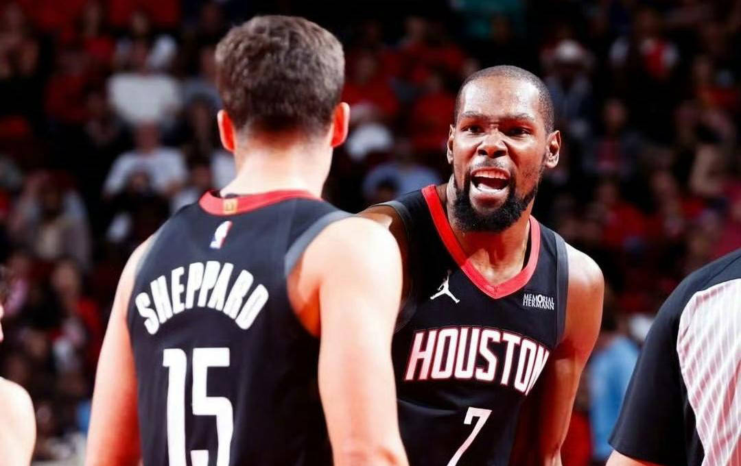 三镇vs泰山首发：四外援PK四外援，卡扎先发冲金靴（三镇战泰山首发：四外援对决，卡扎首发剑指金靴）