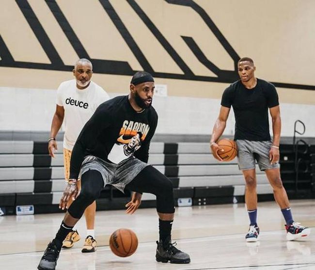 篮球盛宴：王奕博精彩助攻，赵嘉义上演2+1绝技（篮球狂欢：王奕博精妙助攻，赵嘉义强势打成2+1）