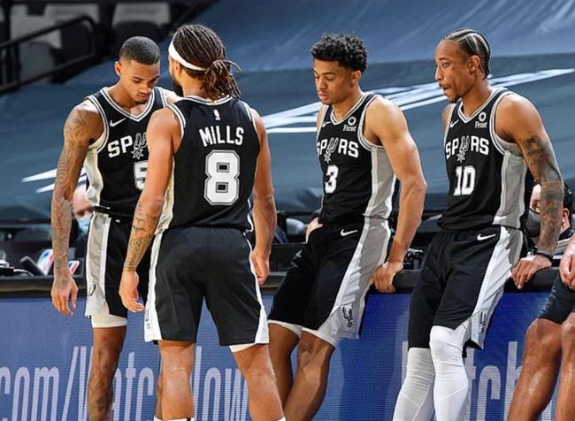 官方：米兰与18岁中场萨拉完成续约；据悉新合同到2030年（米兰官宣18岁中场萨拉完成续约，合约或至2030年）