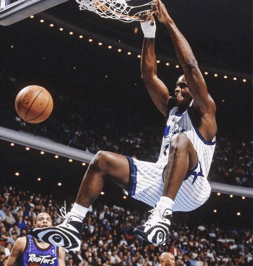 托尼：我从未想象过莱奥能踢中锋，阿莱格里就像是一个魔术师（托尼：从未想到莱奥能胜任中锋，阿莱格里堪称魔术师）