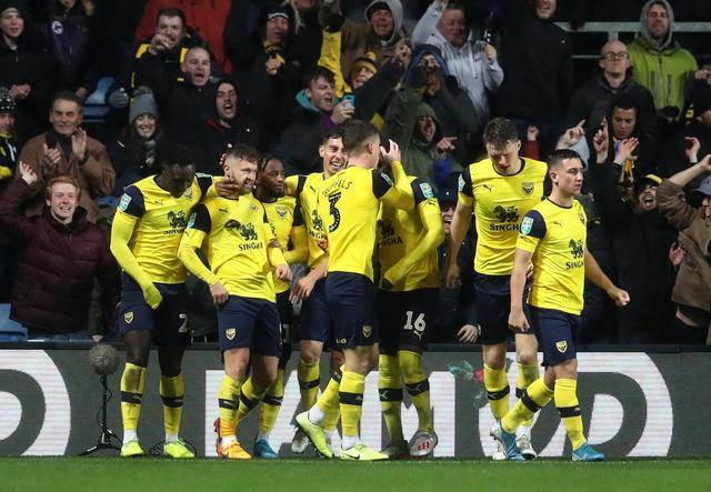 皇马内乱升级！阿隆索失控更衣室，库尔图瓦孤独发声背后的真相（皇马风波升级：阿隆索难控更衣室，库尔图瓦孤身发声背后真相）