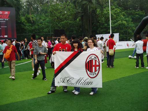 这就是超巨！爱德华兹1.1秒迎着穆雷高难三分后仰命中绝平进加时（超巨本色！爱德华兹1.1秒迎着穆雷高难后仰三分命中读秒扳平拖入加时）