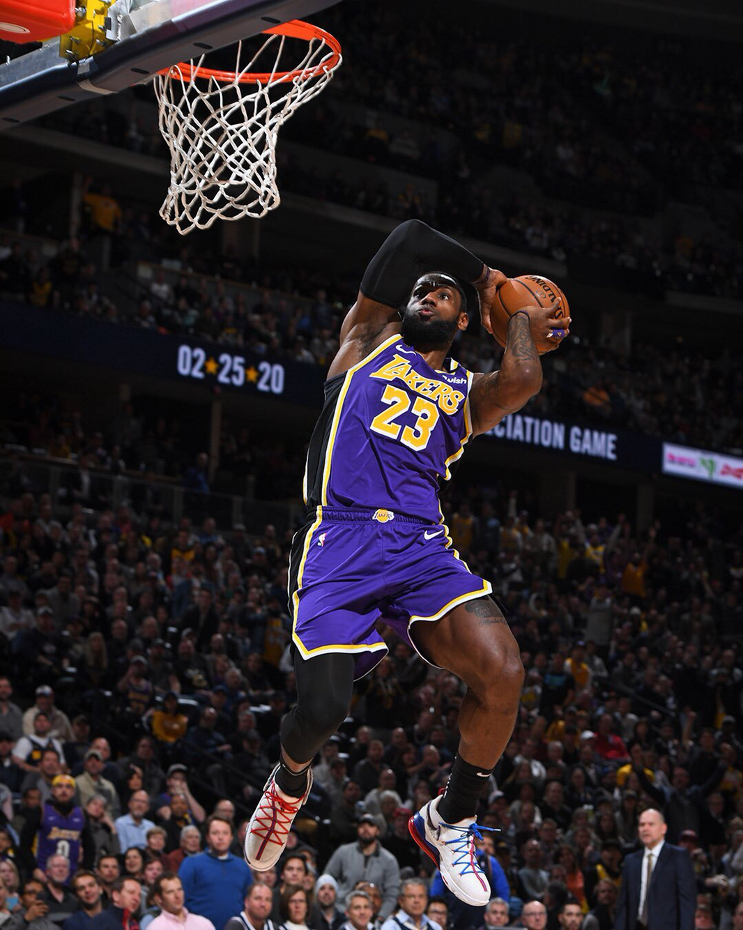 Shams：若雄鹿继续下滑 字母哥与球队间的交易讨论将会升级（Shams：若雄鹿战绩再下滑，字母哥与球队的交易讨论将进一步升温）