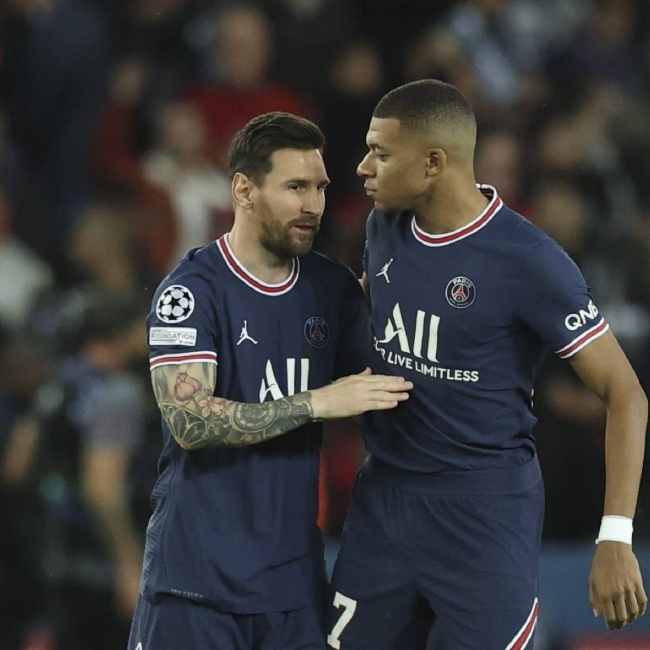 德天空：拜仁看上安德莱赫特17岁中场德卡特（德媒：拜仁有意安德莱赫特17岁中场德卡特）