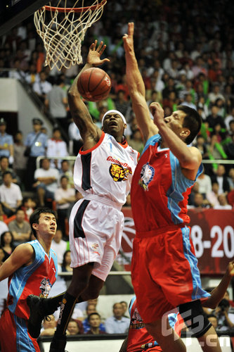 梅西社媒发文纪念世界杯夺冠三周年：世界冠军！转眼三年了（梅西社媒庆祝世界杯夺冠三周年：世界冠军，三年匆匆）