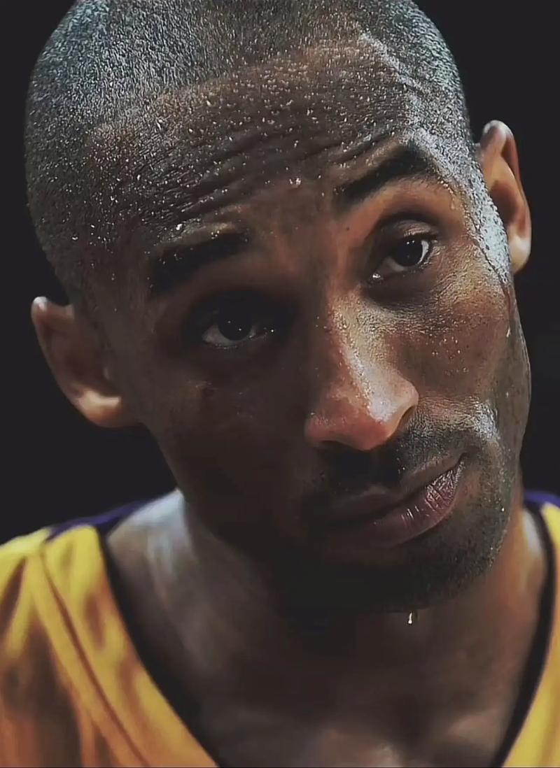 张琳艳赛后和凯莉交换球衣，后者直接把中国队球衣穿在身上（赛后张琳艳与凯莉互换球衣，凯莉当场披上中国队战袍）