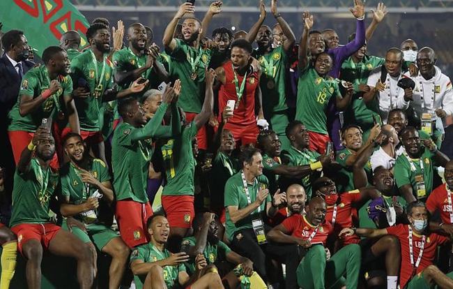 女足协杯战报：尼永库鲁绝杀，长春2-1淘汰上海晋级决赛（女足协杯：尼永库鲁读秒制胜，长春2-1淘汰上海挺进决赛）