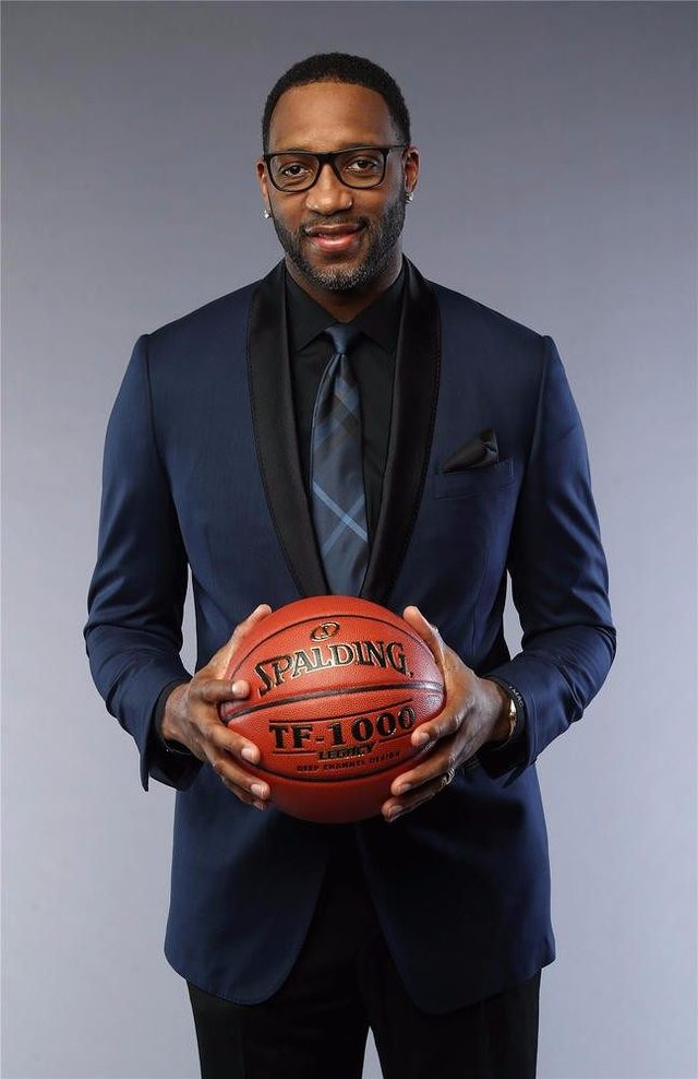 曼联发布年终大合影，眼尖球迷发现谢什科像是被P上去的（曼联晒年终合照，细心球迷称谢什科疑似后期拼接）