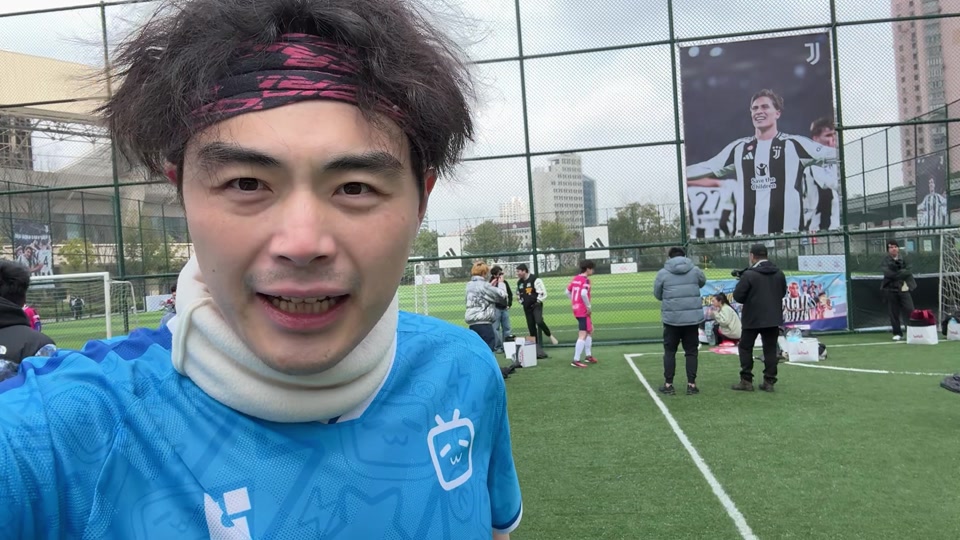 终于打进了！格林助小佩顿空切暴扣 随后库里命中追身三分（总算开张：格林妙传小佩顿空切重扣，库里随后追身三分命中）