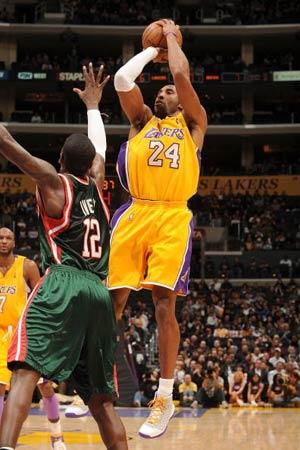 库里26000分里程碑：历史第22人 现役第5仅输詹杜哈登威少（库里达成生涯26000分：历史第22位，现役第5，仅落后詹姆斯、杜兰特、哈登与威少）