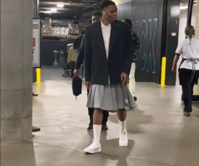 弗里克：佩德里有可能首发；收到消息后我起床看了皇马的集锦（弗里克：佩德里有望首发，我得知消息后起床看了皇马集锦）