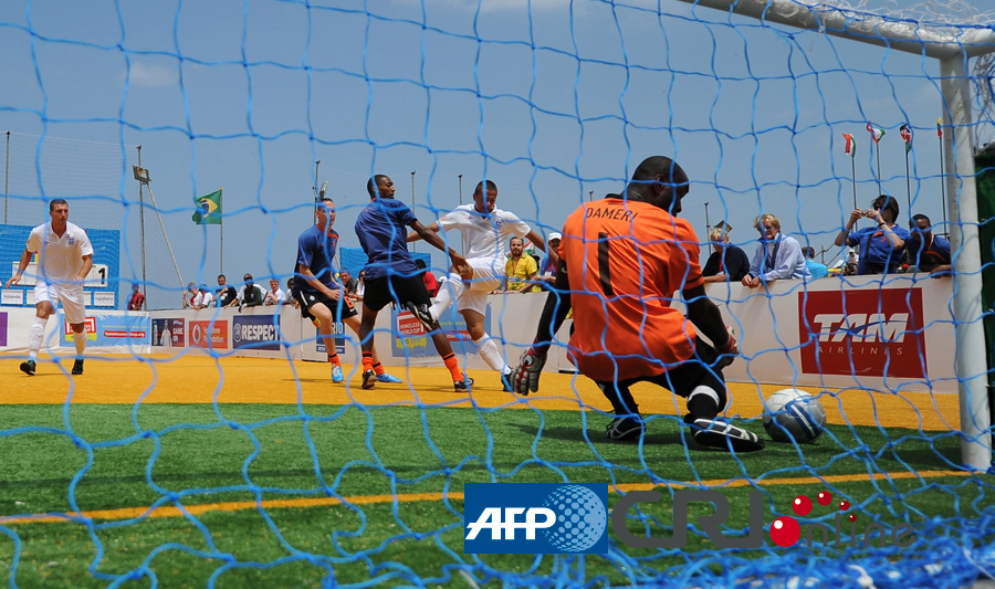 爵士主帅哈迪的战略眼光：打造深度球队（哈迪的战略远见：打造阵容深度十足的爵士队）