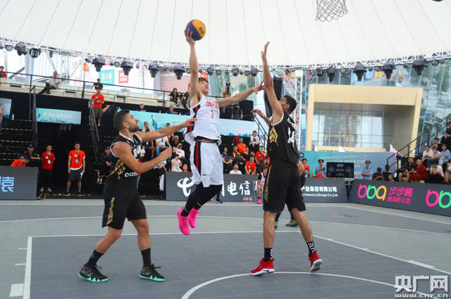 梦幻联动！齐达内晒与樊振东打乒乓球照片（跨界同框！齐达内晒照与樊振东乒乓切磋）