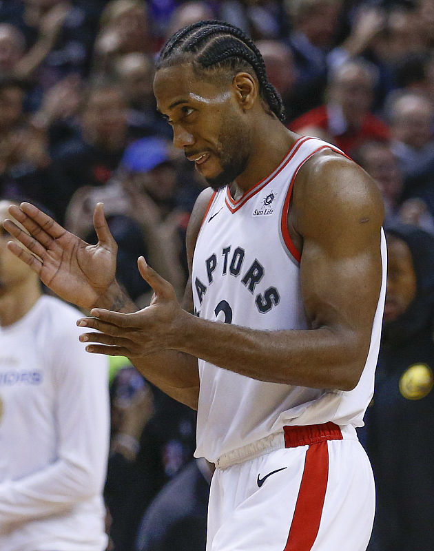 哈登狂砍55分封神！成NBA首位双队史得分王，36岁飙10记三分创多项纪录（36岁哈登轰55分10记三分，成NBA历史首位双队史得分王，多项纪录被改写）